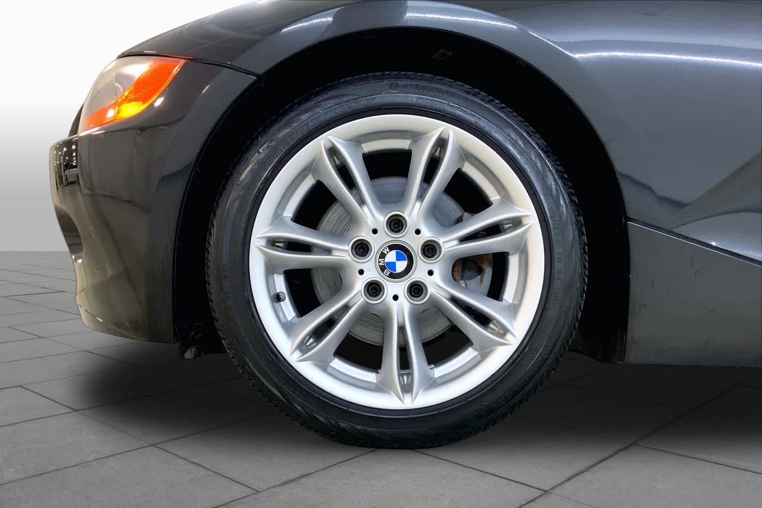 Used 2004 BMW Z4 3.0i RWD image 10
