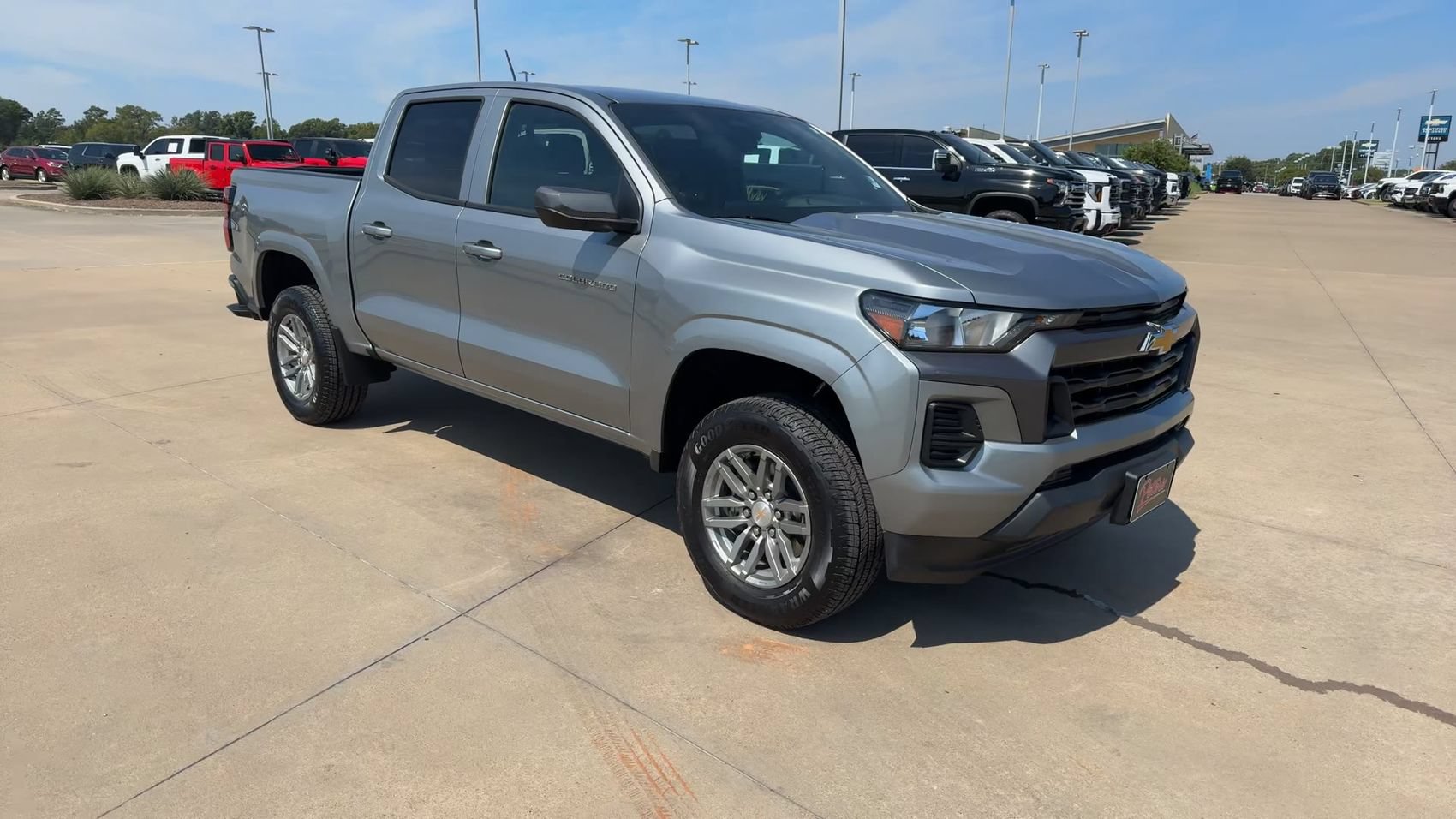 Used 2026 Chevrolet Colorado LT RWD image 3