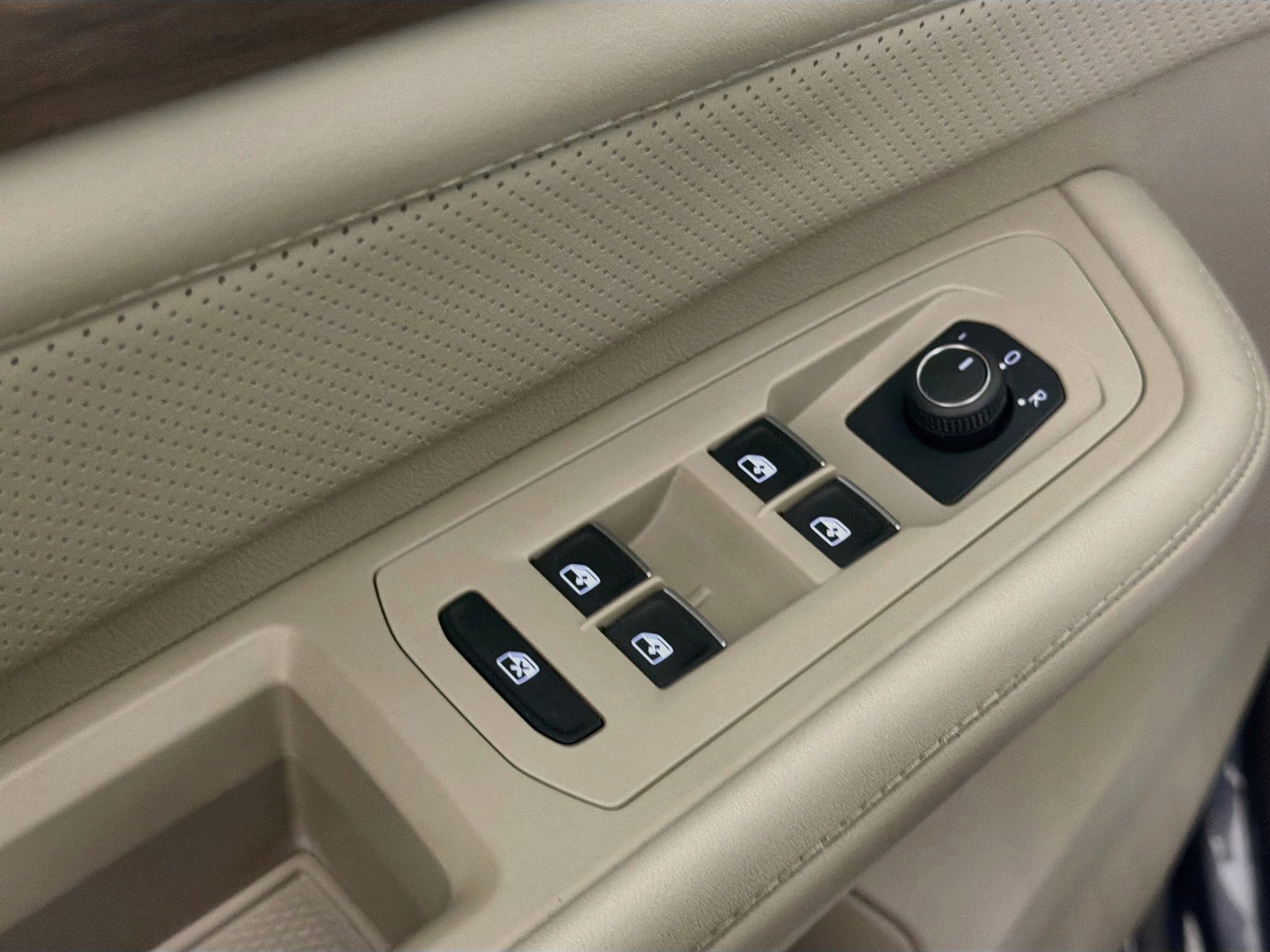 Certified 2024 Volkswagen Atlas SE FWD image 16