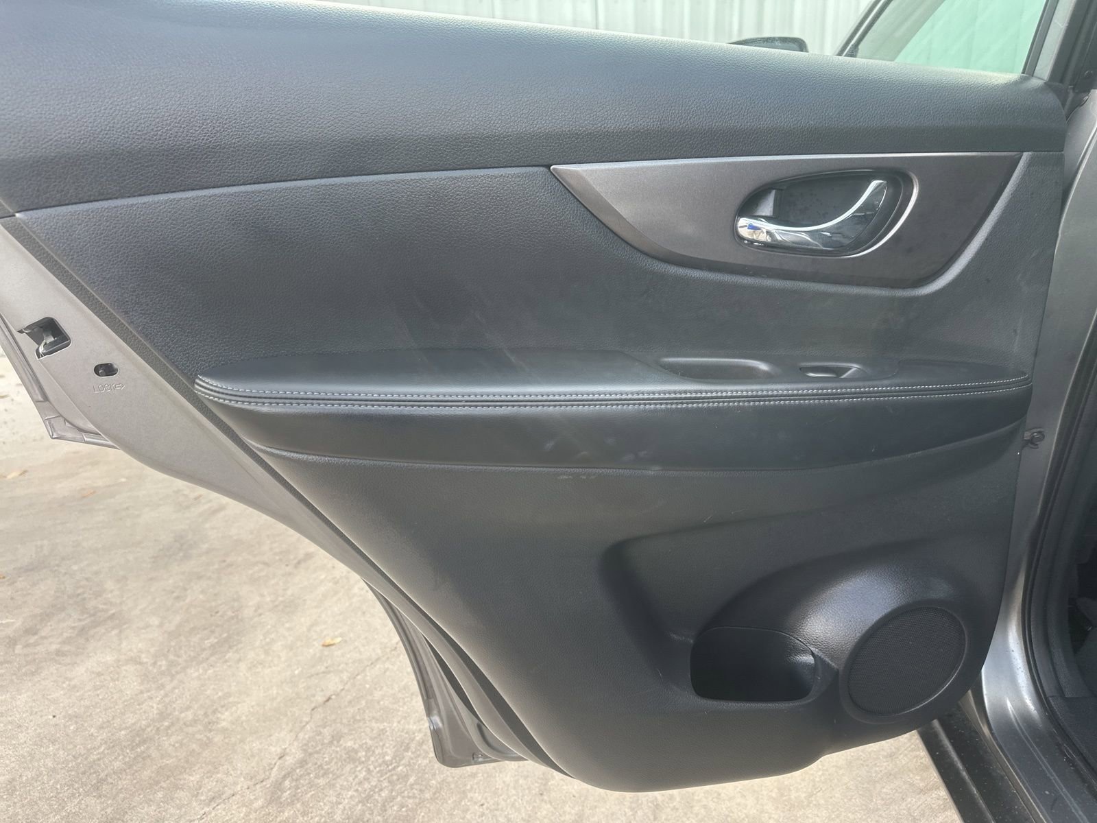 Used 2016 Nissan Rogue S image 11