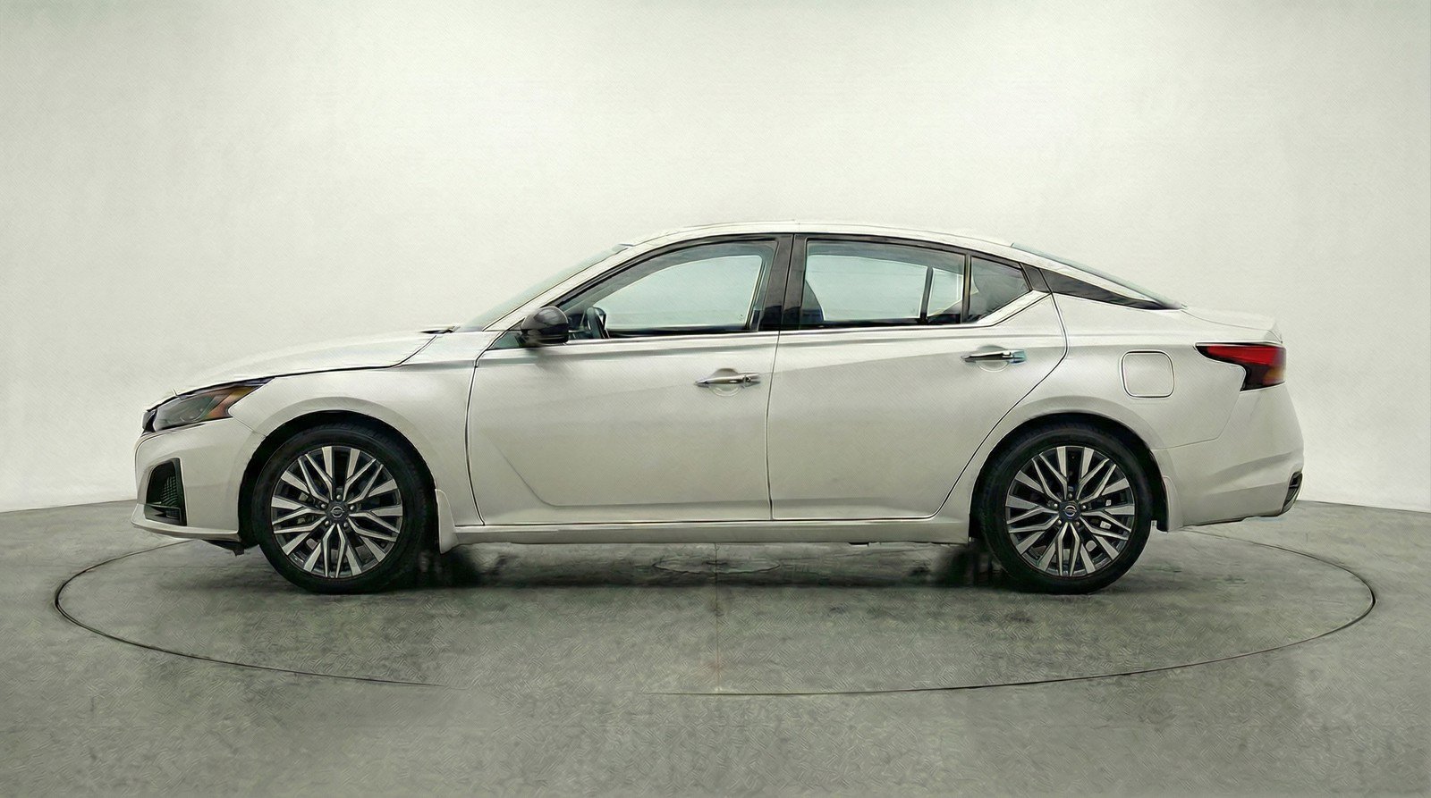 Used 2025 Nissan Altima 2.5 SV FWD image 5