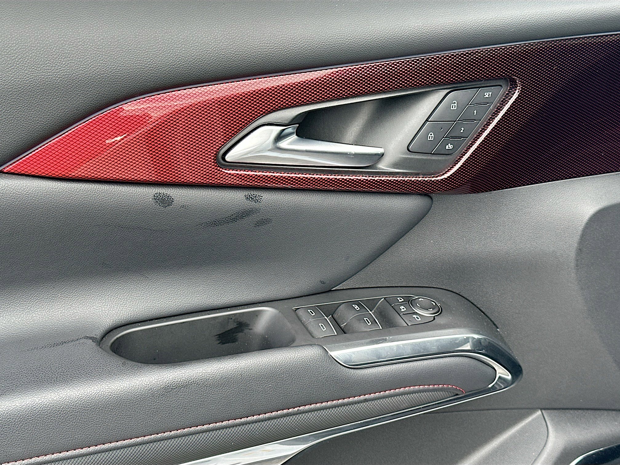 Used 2025 Chevrolet Traverse RS image 18