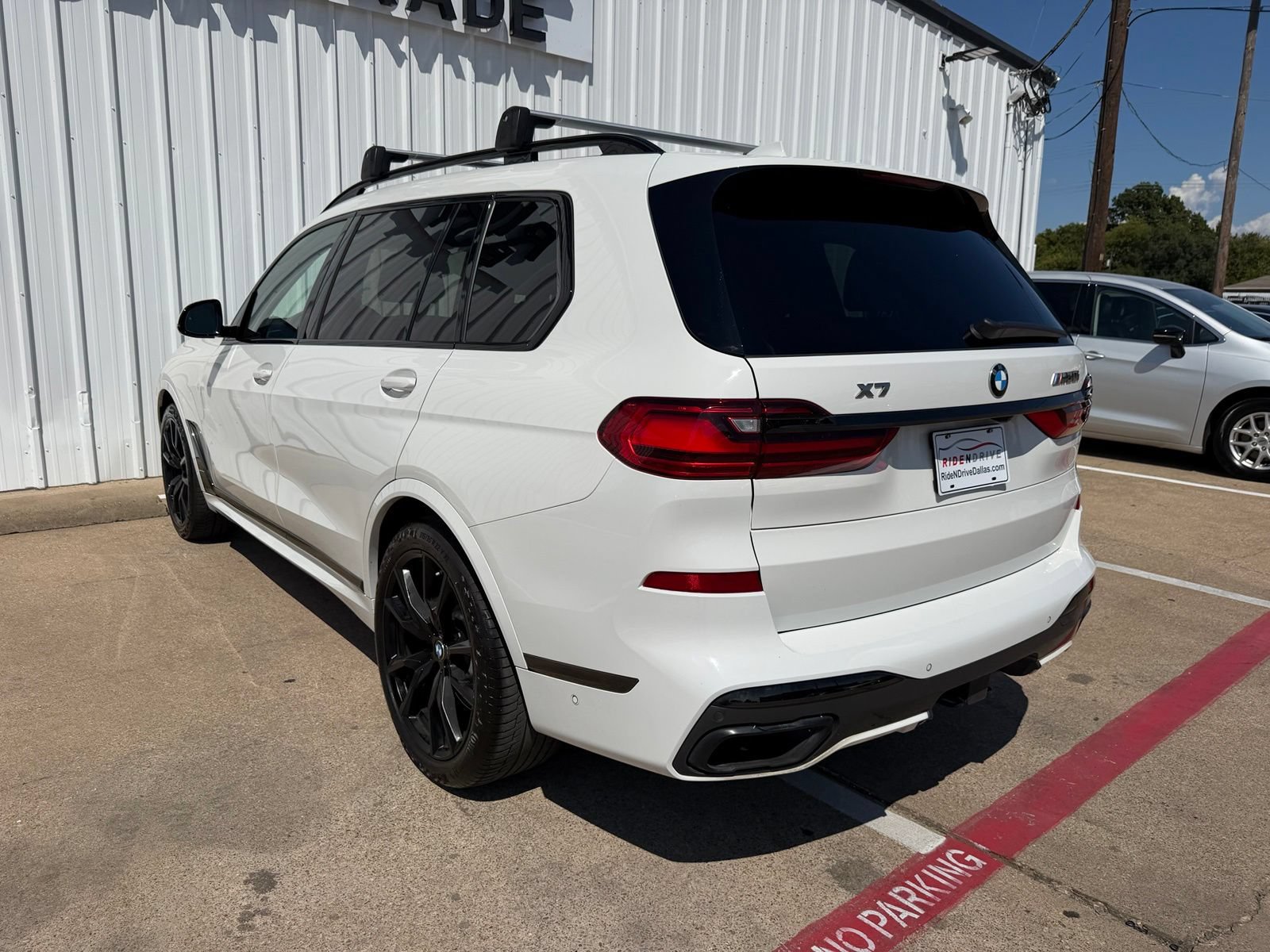 Used 2021 BMW X7 M50i w/ Dynamic Handling Package AWD/4WD image 4