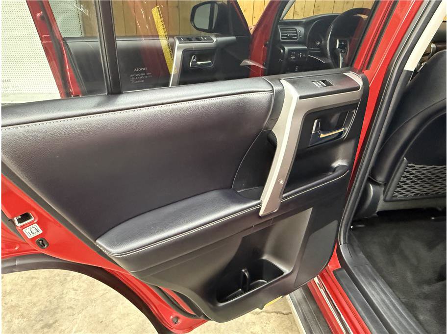 Used 2018 Toyota 4Runner Limited w/ Four Season Floor Mat Package AWD/4WD image 10