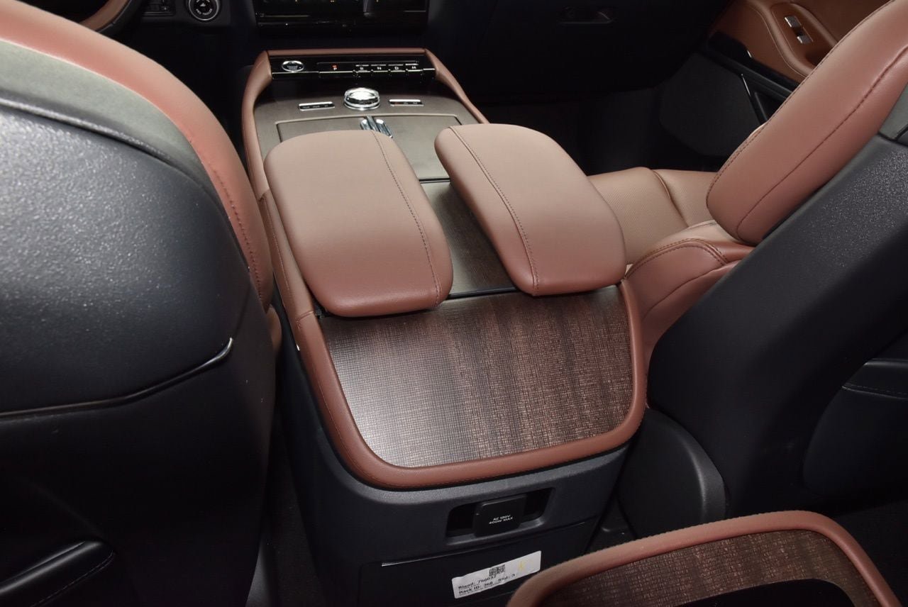 New 2026 Lincoln Navigator L Reserve AWD/4WD image 17