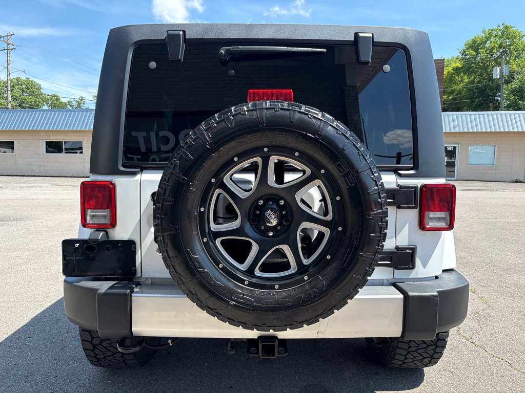 Used 2018 Jeep Wrangler Unlimited Sahara AWD/4WD image 4