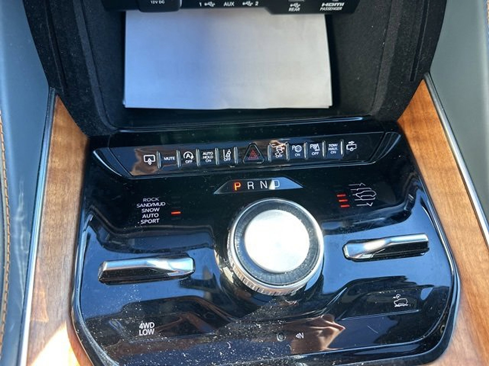 Certified 2024 Jeep Grand Wagoneer Series III w/ Rear Seat Video Group 1 image 38