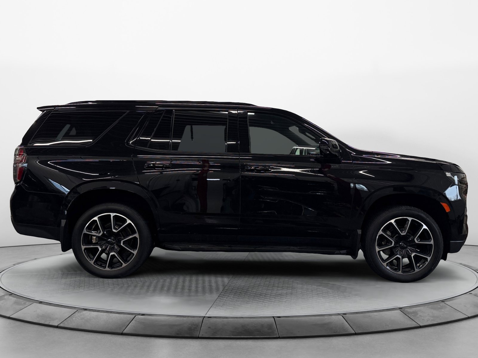 Used 2023 Chevrolet Tahoe RST w/ Luxury Package AWD/4WD image 2