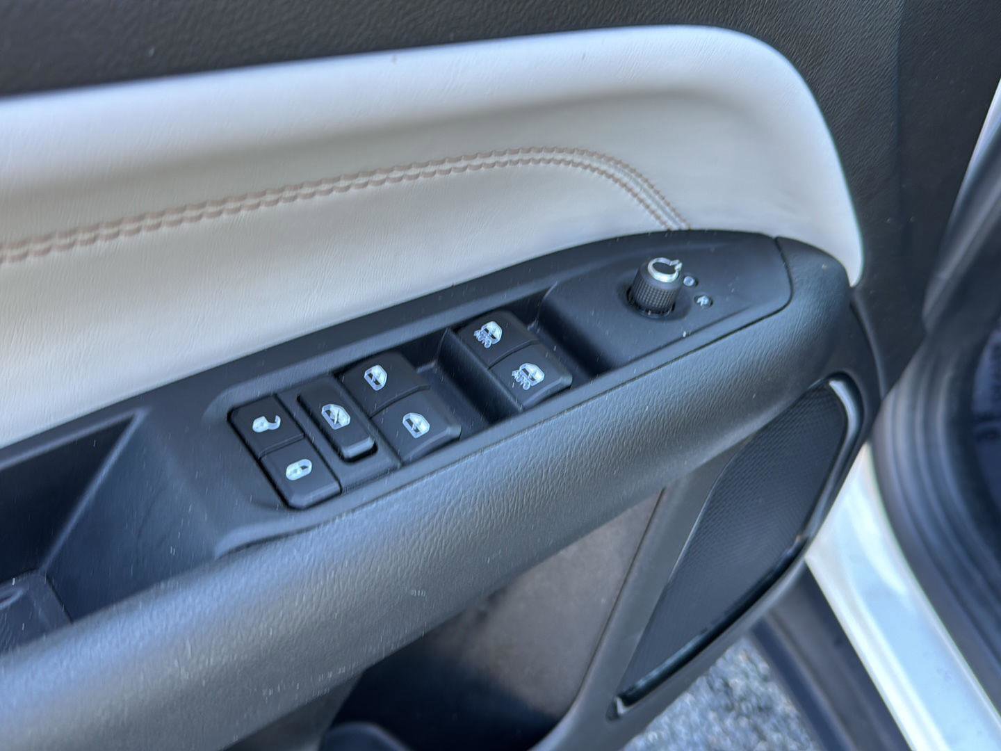 Used 2025 Jeep Compass Limited image 27