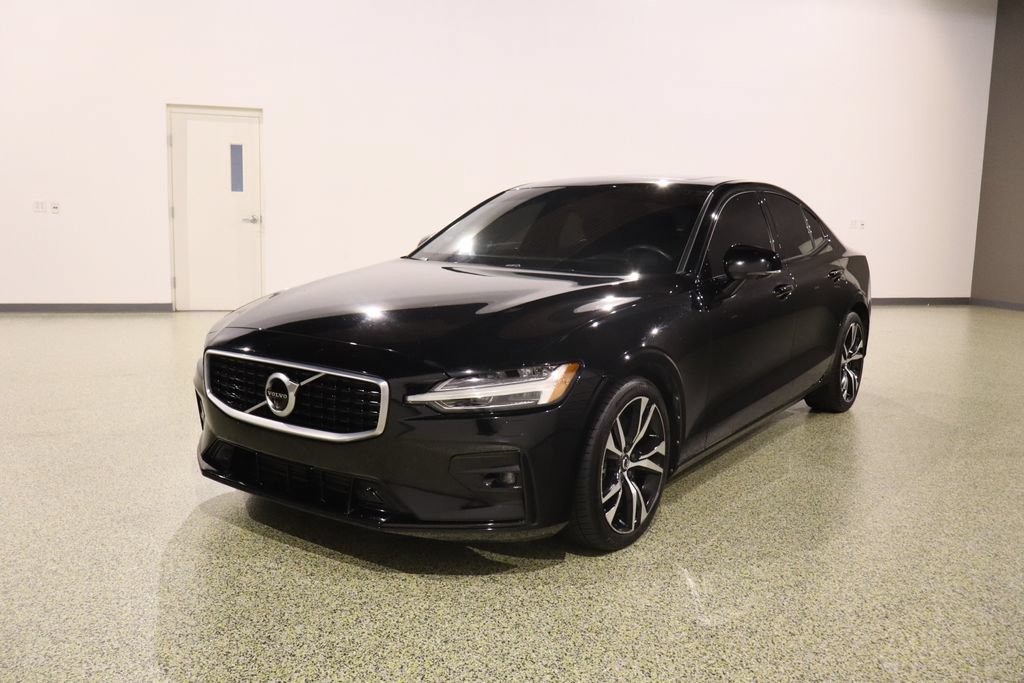 Used 2020 Volvo S60 T5 Momentum FWD image 4