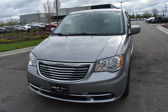 Used 2016 Chrysler Town & Country Touring FWD image 7