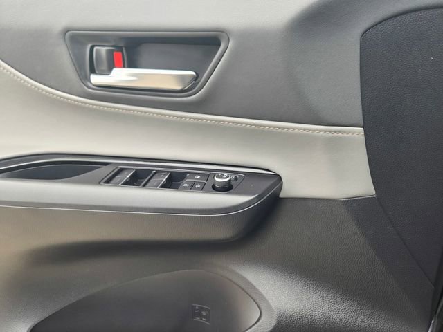 Used 2022 Toyota Venza LE image 14