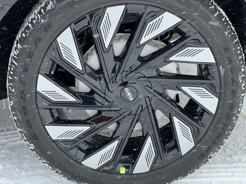 New 2026 Lincoln Nautilus Reserve w/ Jet Appearance Package AWD/4WD image 7