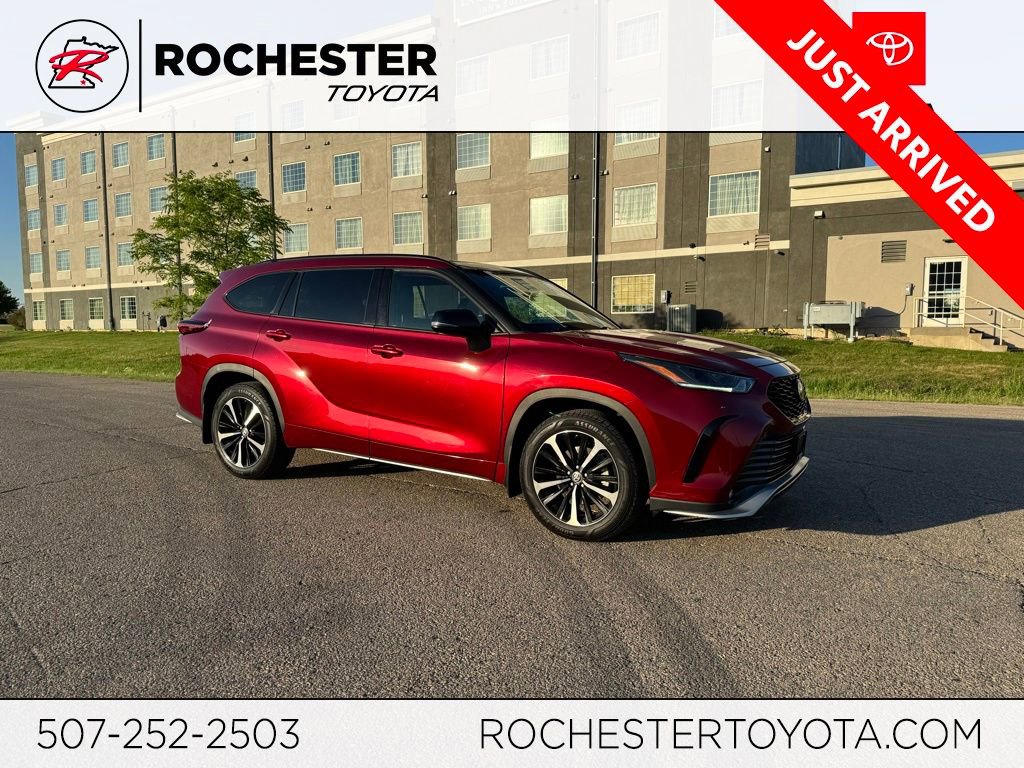 Used 2022 Toyota Highlander XSE AWD/4WD image 1