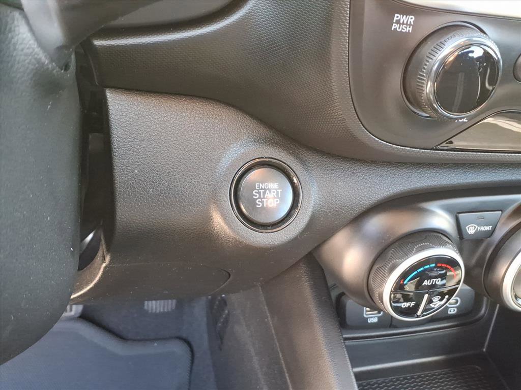 Used 2024 Hyundai Venue SEL FWD image 26