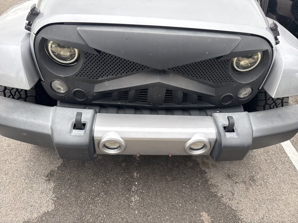 Used 2016 Jeep Wrangler Unlimited Sahara w/ Connectivity Group image 17