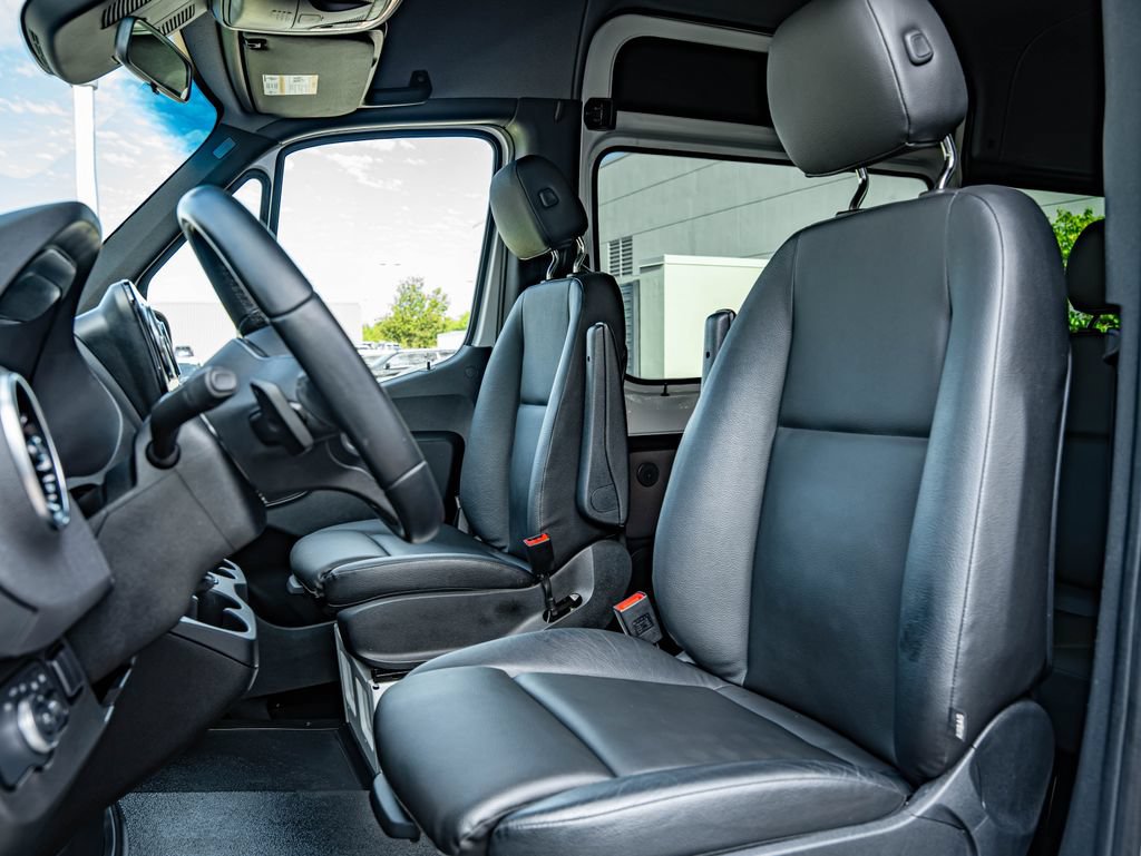 Used 2023 Mercedes-Benz Sprinter 2500 image 35