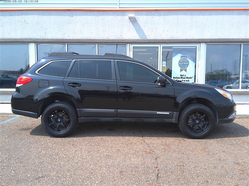 Used 2010 Subaru Outback 3.6R Limited w/ Popular Equipment Group 2C AWD/4WD image 4