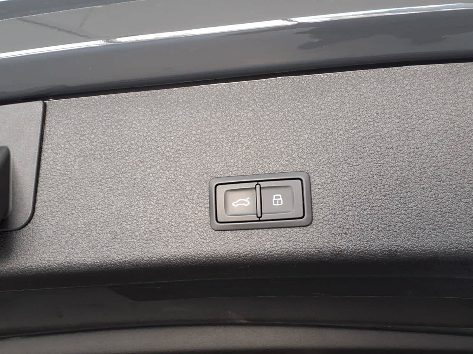 Used 2024 Audi Q8 e-tron Premium AWD/4WD image 10