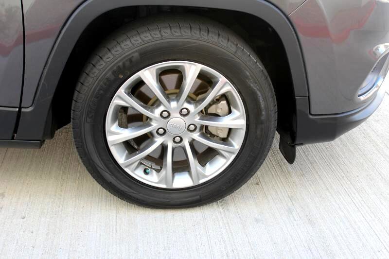 Used 2021 Jeep Cherokee Latitude Plus image 40