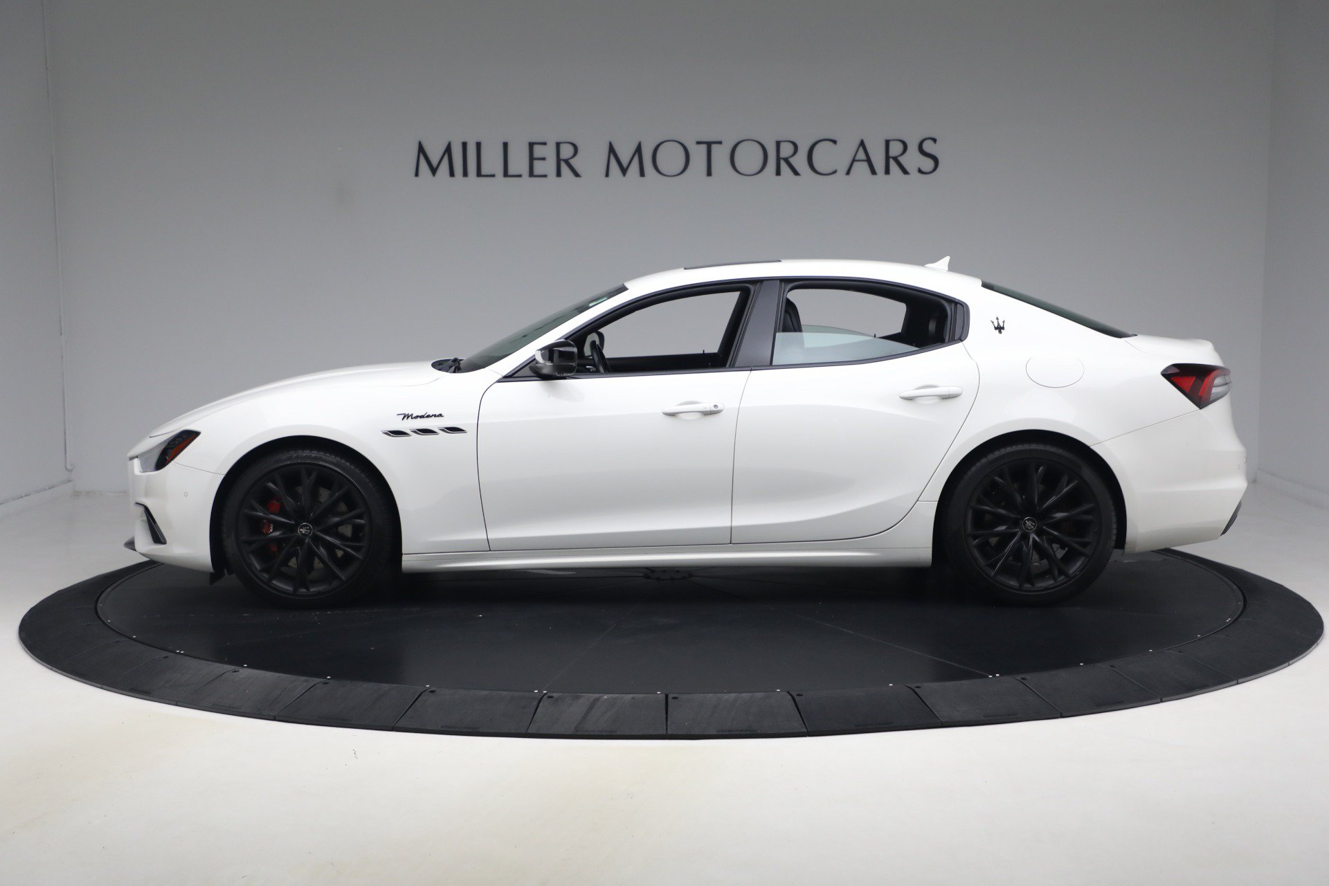 Used 2022 Maserati Ghibli Modena Q4 AWD/4WD image 3