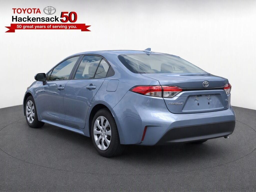 Used 2025 Toyota Corolla LE FWD image 3