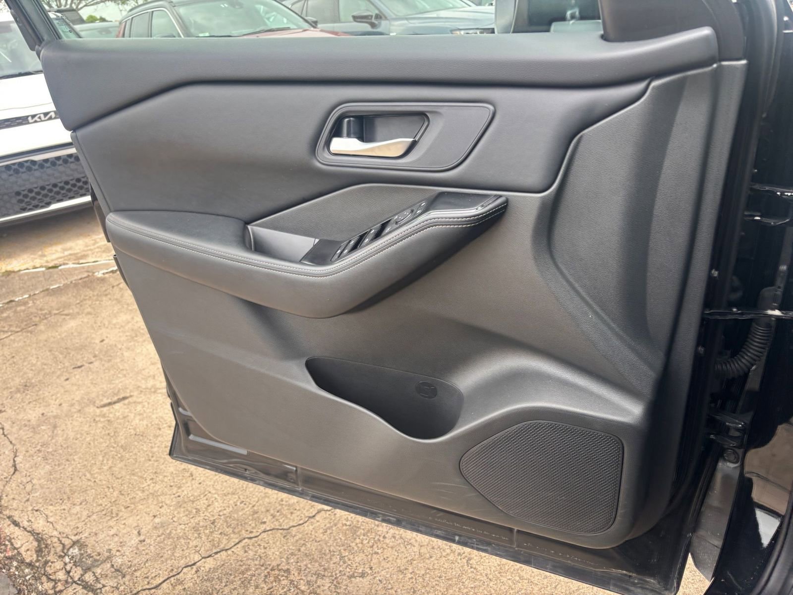 Used 2025 Nissan Rogue SV AWD/4WD image 18