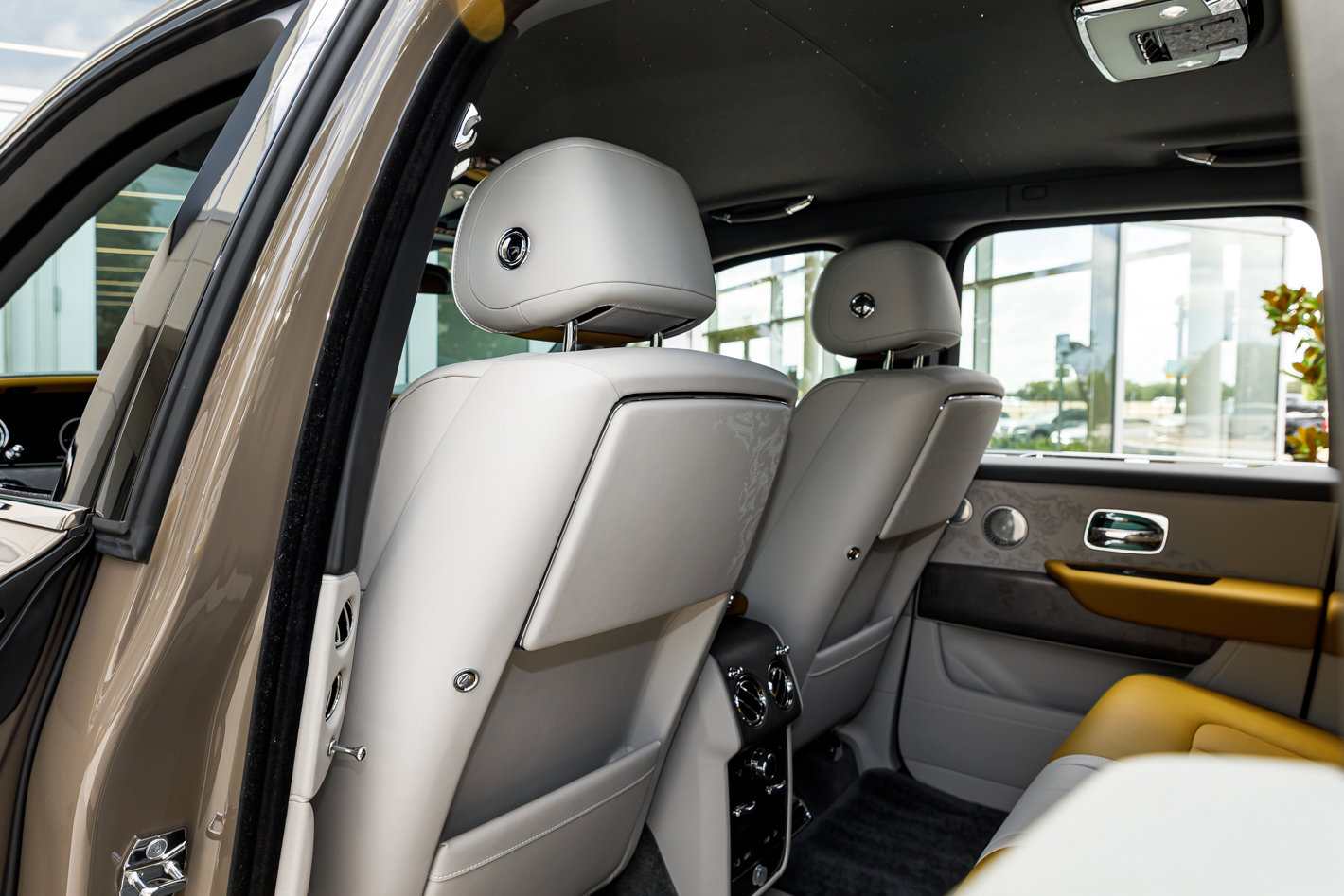 Certified 2025 Rolls-Royce Cullinan AWD/4WD image 37