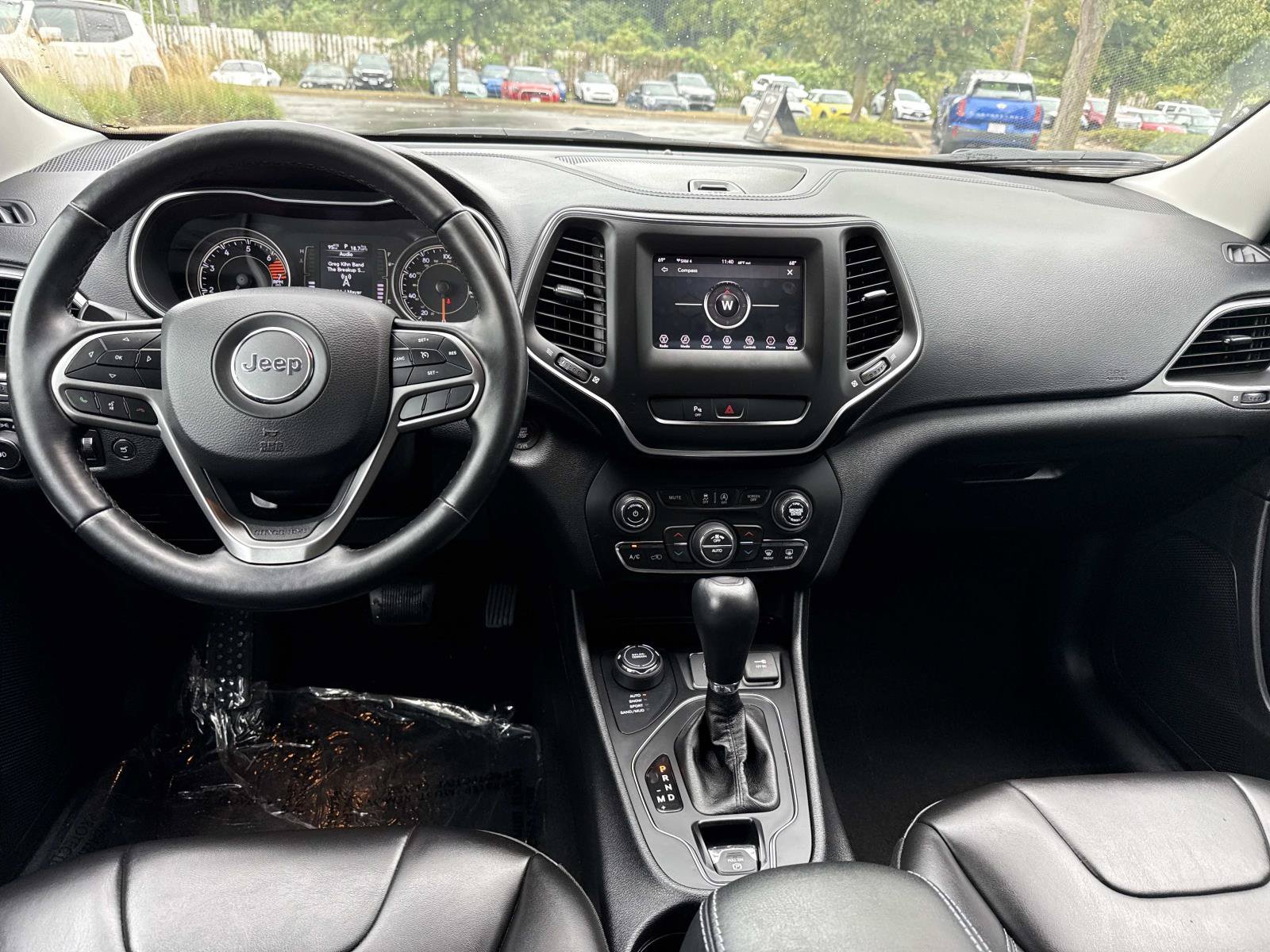 Used 2020 Jeep Cherokee Latitude Plus w/ Comfort/Convenience Group AWD/4WD image 18