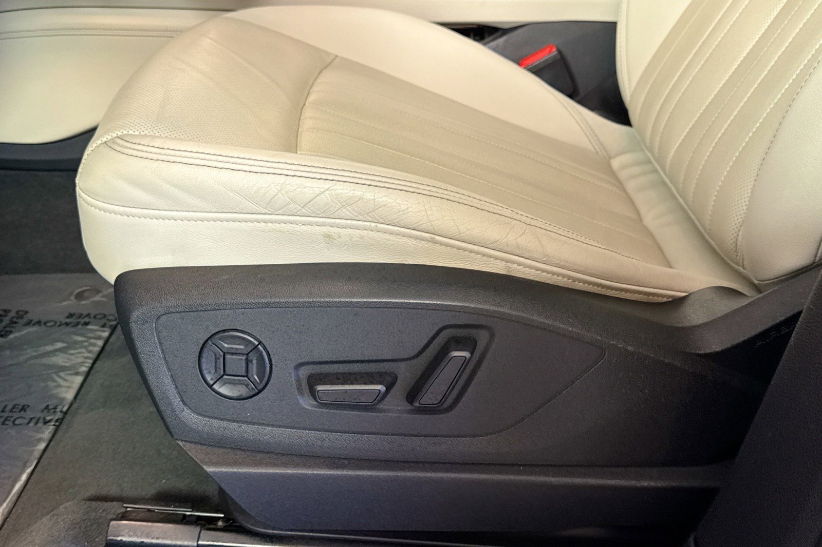 Used 2022 Audi e-tron Premium Plus w/ Premium Plus Package image 18