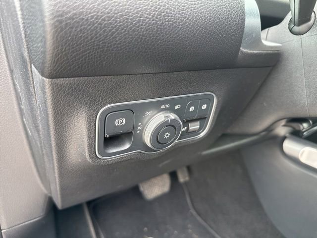 Used 2023 Mercedes-Benz GLB 250 4MATIC image 18