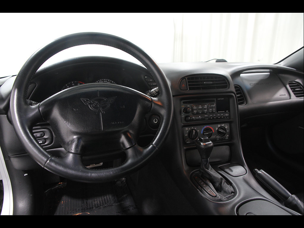 Used 1998 Chevrolet Corvette Coupe w/ Roof Pkg RWD image 7