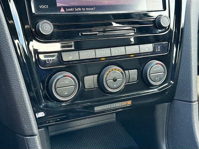 Used 2021 Volkswagen Passat 2.0T R-Line image 16