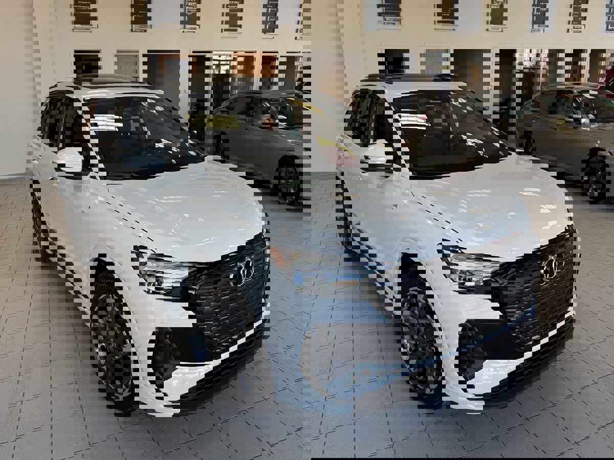 Used 2024 Audi Q4 e-tron Premium Plus w/ Premium Plus image 7