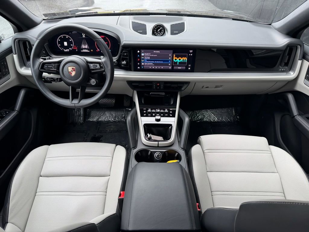 Certified 2025 Porsche Cayenne Coupe image 17