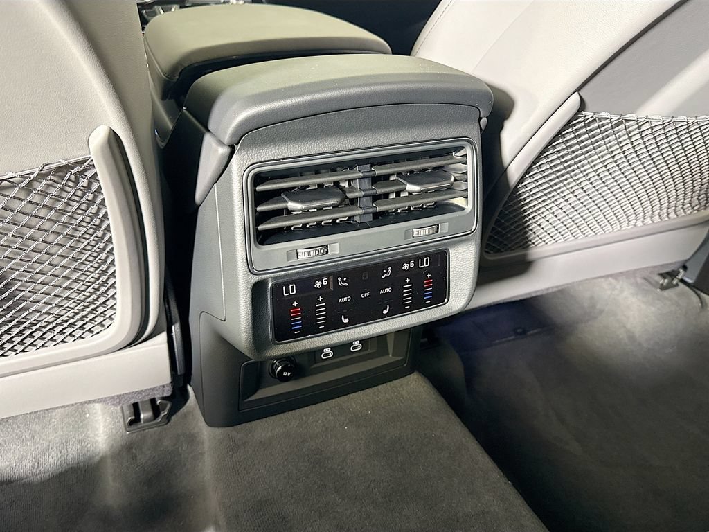 New 2026 Audi SQ8 Prestige AWD/4WD image 17