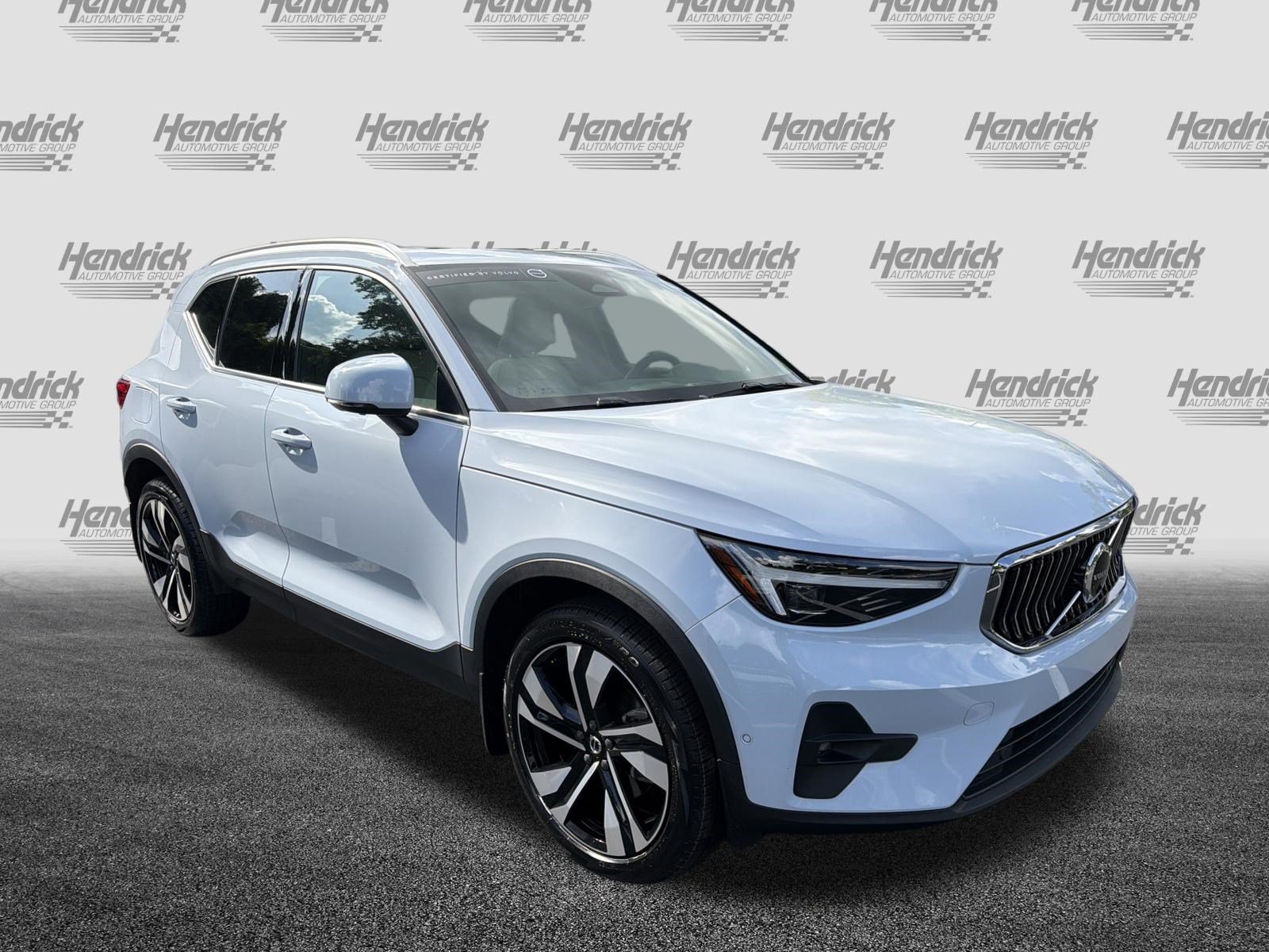 Certified 2024 Volvo XC40 B5 Ultimate w/ Protection Package Premier AWD/4WD image 2