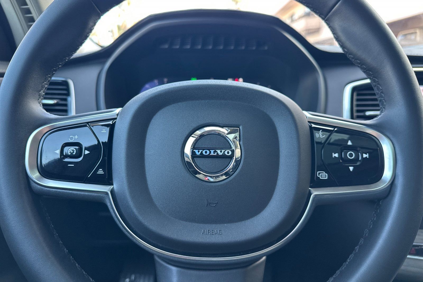 Certified 2023 Volvo XC90 T8 Ultimate image 27