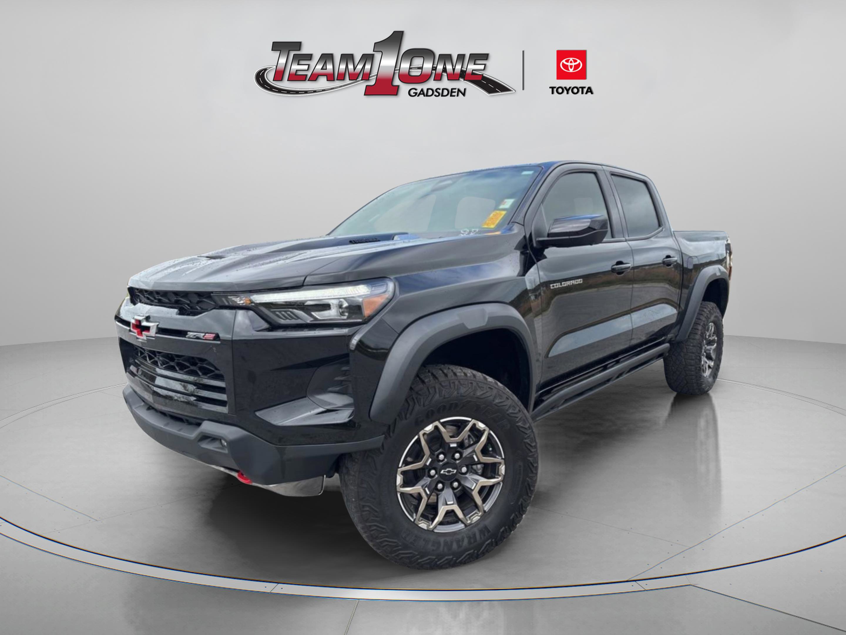 Used 2025 Chevrolet Colorado ZR2 w/ Technology Package AWD/4WD image 6
