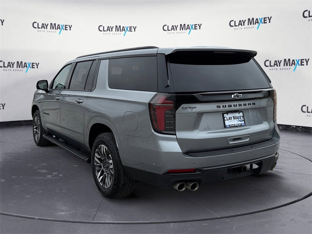 Used 2025 Chevrolet Suburban Z71 image 3
