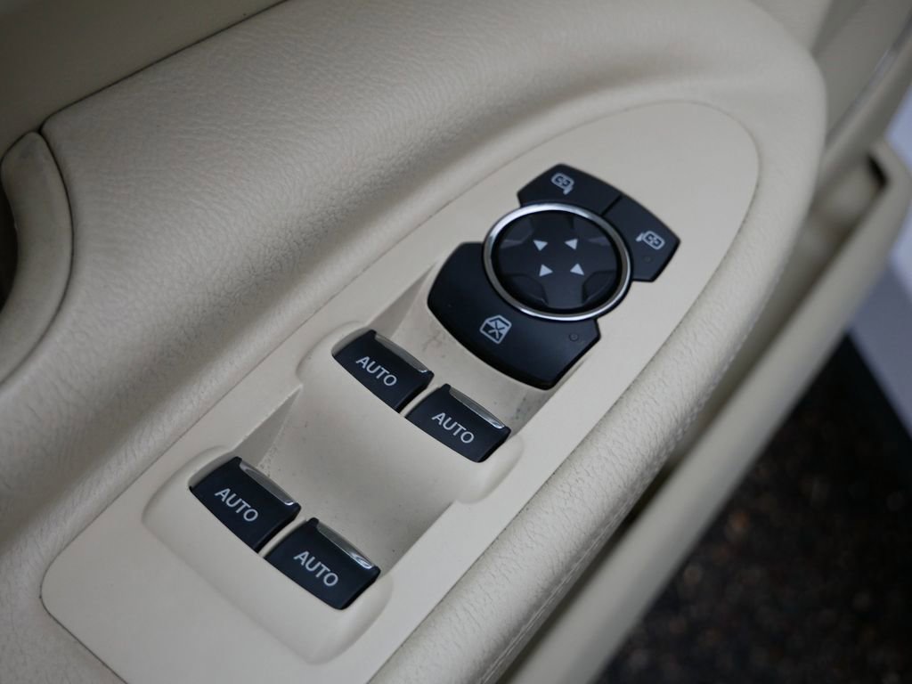 Used 2019 Lincoln MKT AWD image 16