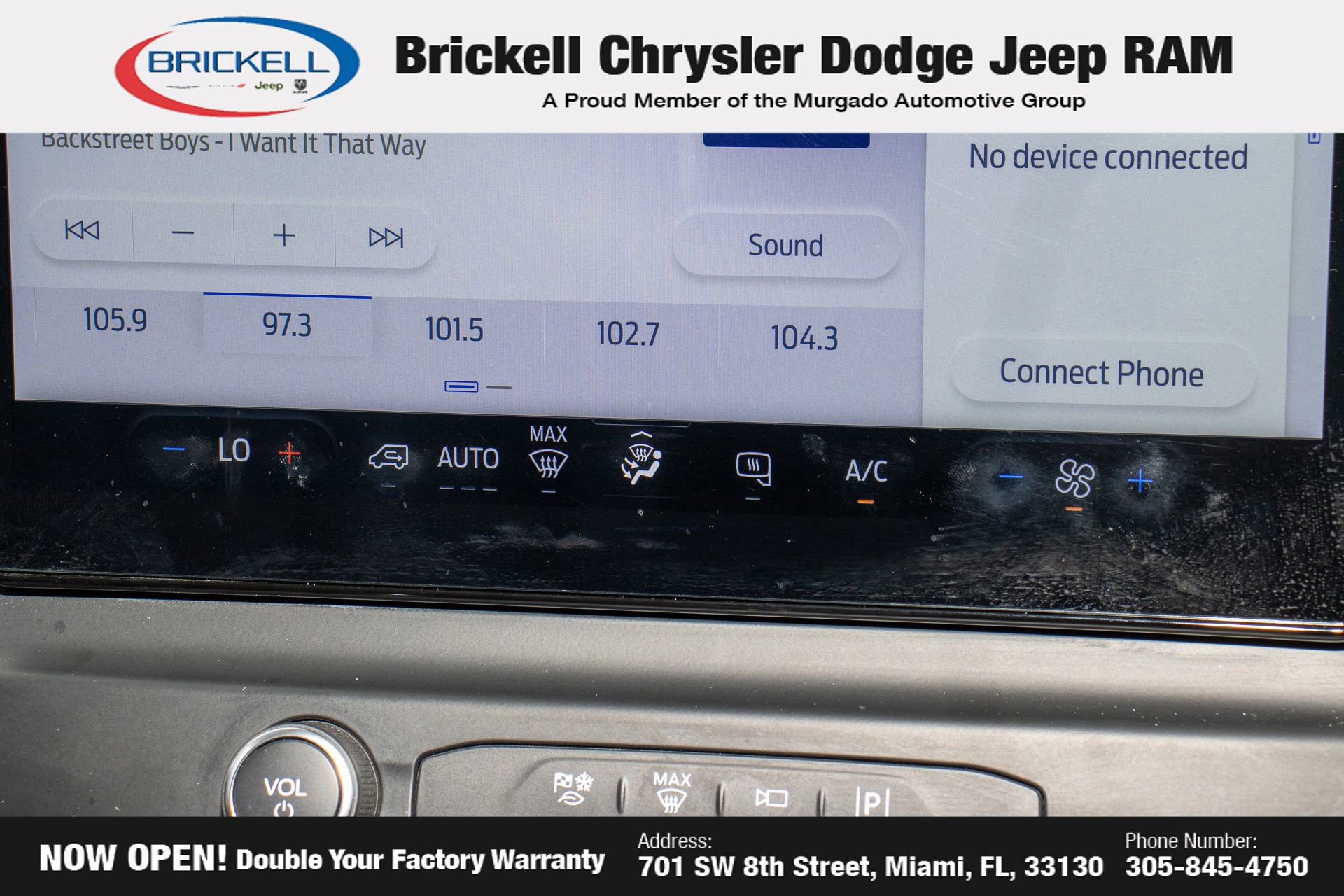 Used 2023 Ford E-Transit Medium Roof image 19