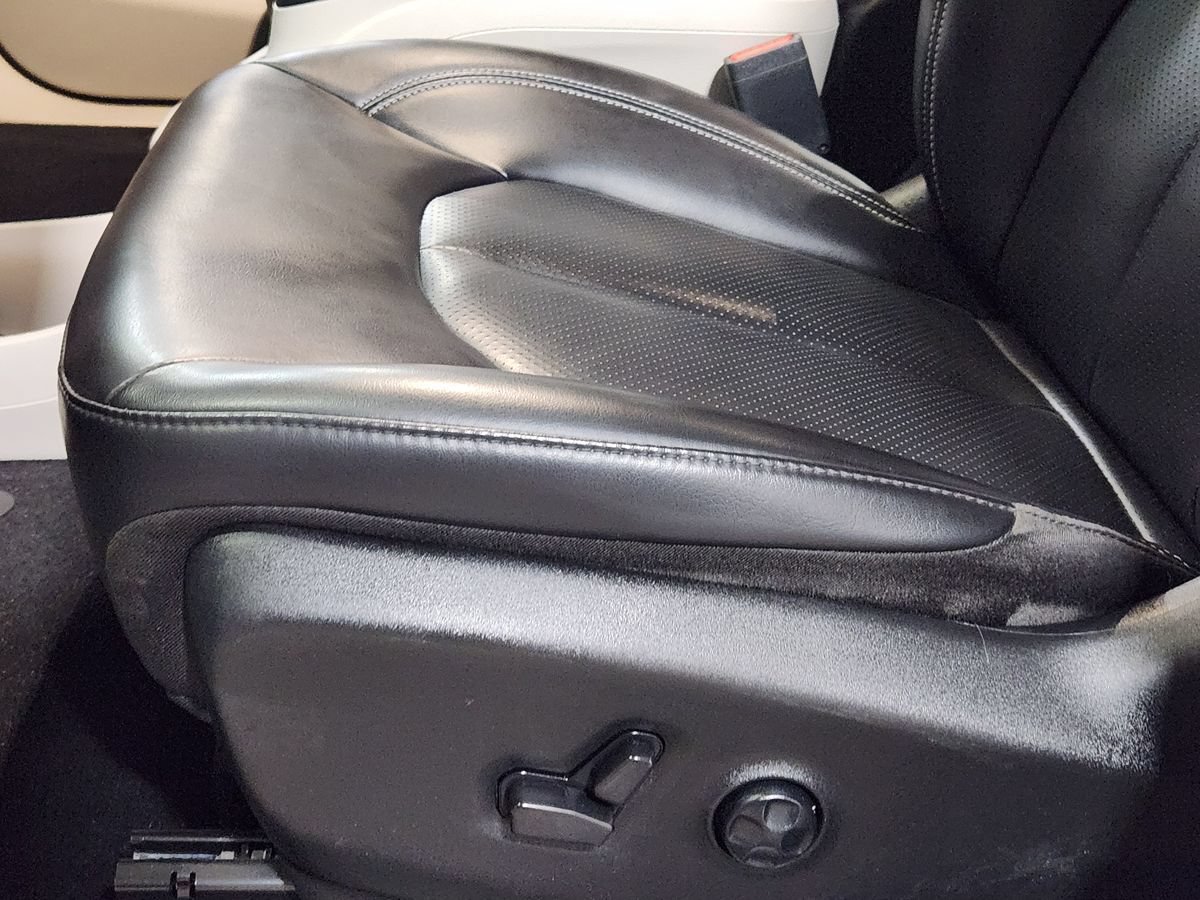 Used 2023 Chrysler Pacifica Touring-L FWD image 45
