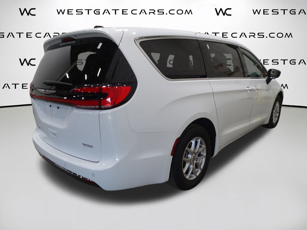 Used 2024 Chrysler Pacifica Touring-L image 49