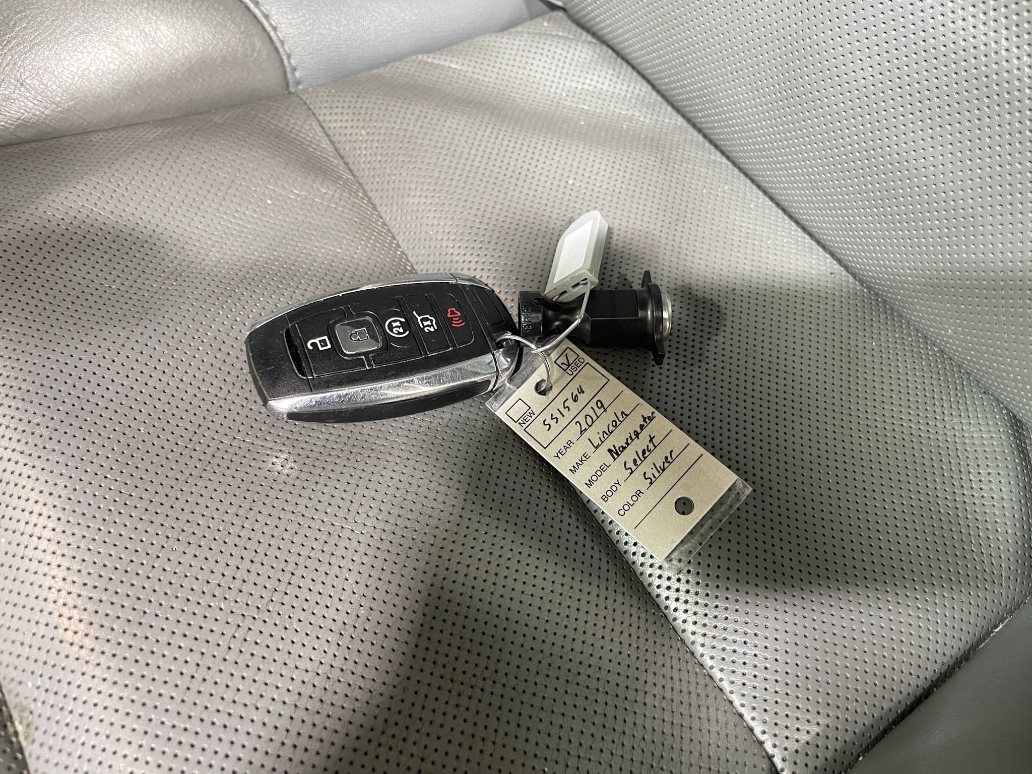Used 2019 Lincoln Navigator Select AWD/4WD image 38