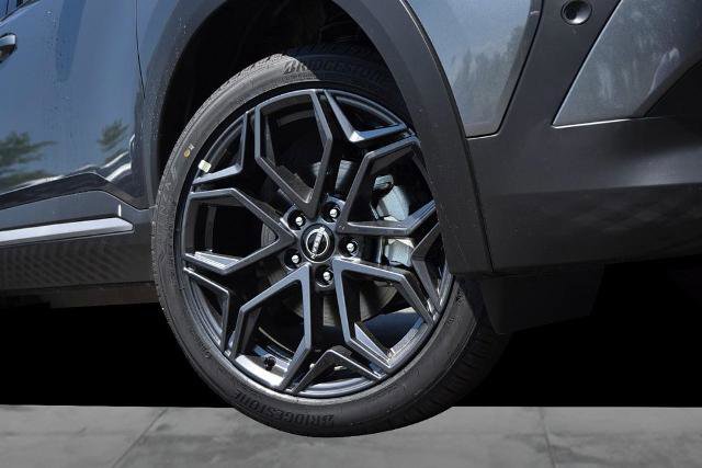 New 2025 Nissan Kicks SR image 3