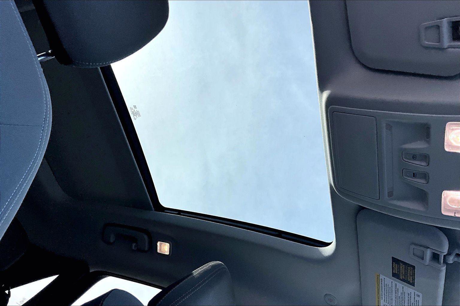 Used 2021 Ford Escape SE w/ SE Sport Appearance Package image 36