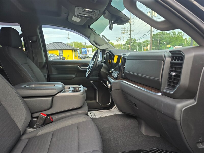 Used 2022 GMC Sierra 1500 SLE AWD/4WD image 16