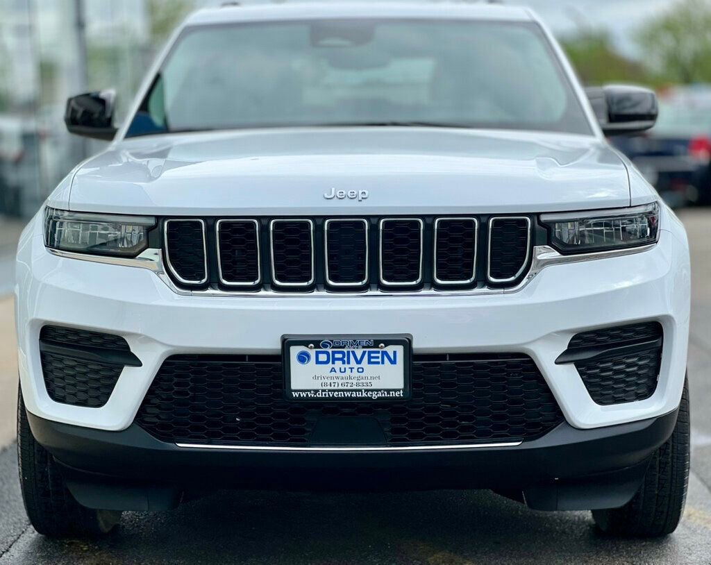 Used 2022 Jeep Grand Cherokee Laredo w/ Luxury Tech Group I AWD/4WD image 6