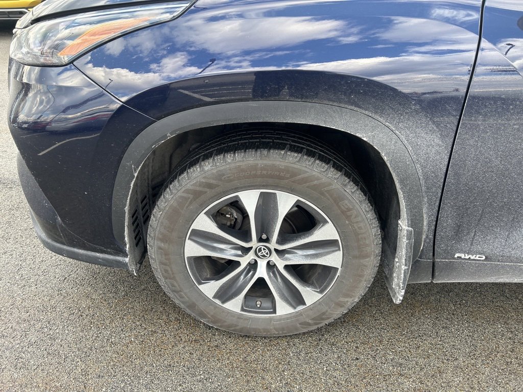 Used 2023 Toyota Highlander XLE image 7